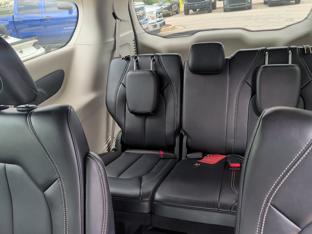 Used 2024 Chrysler Pacifica Touring-L FWD image 9