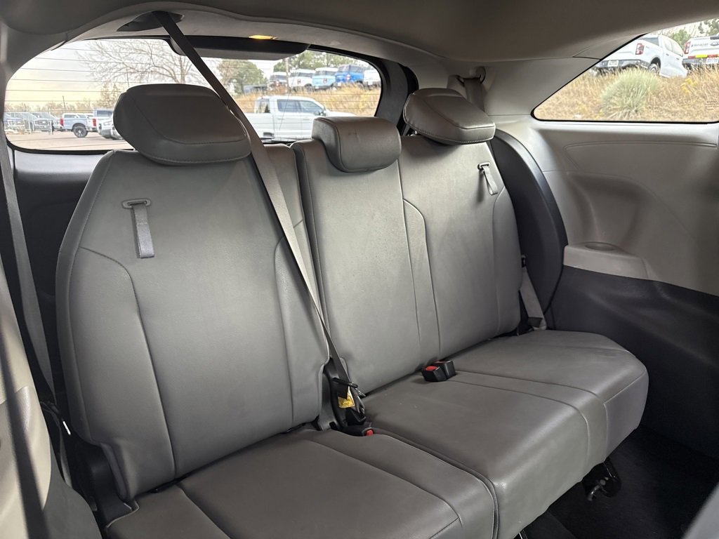 Used 2021 Toyota Sienna XLE image 29