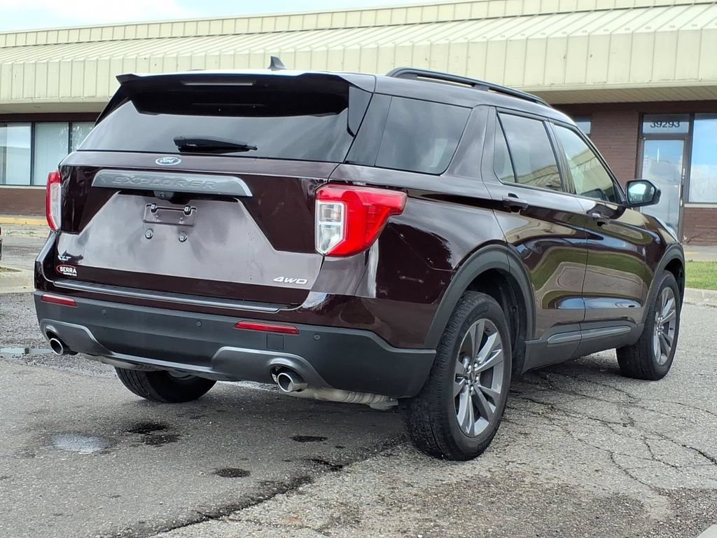 Certified 2023 Ford Explorer XLT w/ Equipment Group 202A AWD/4WD image 5