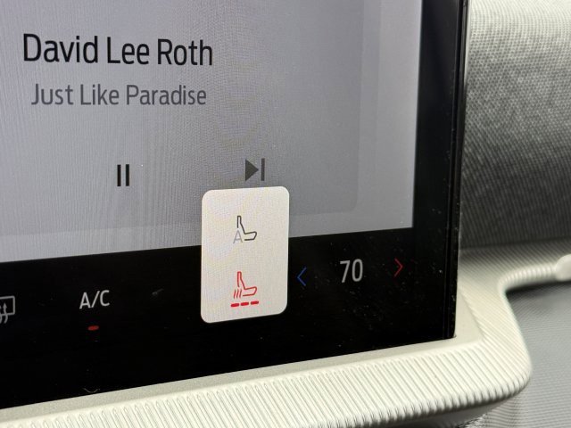 Certified 2025 Ford Explorer ST-Line w/ Premium Package image 39