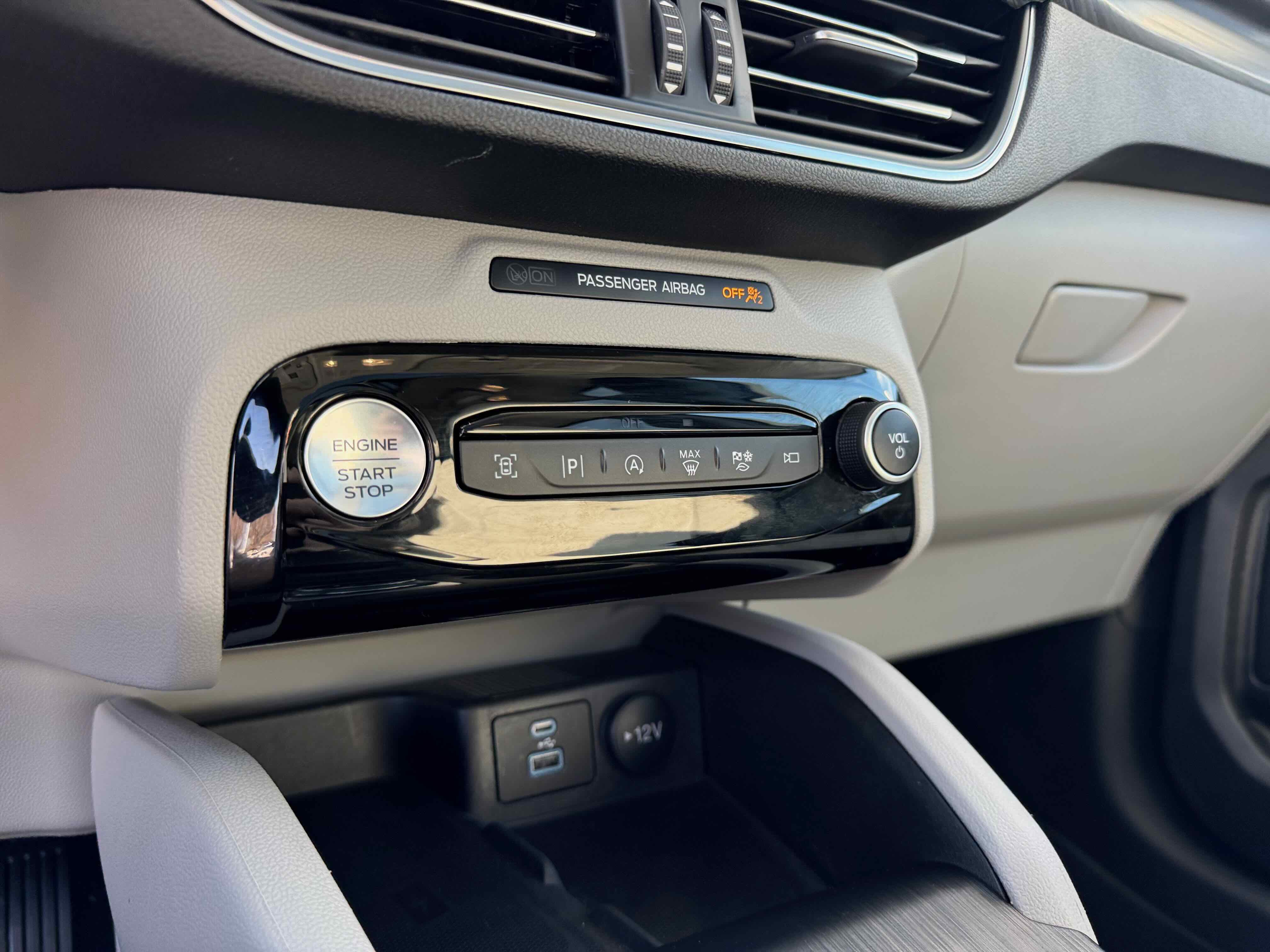 Certified 2023 Ford Escape Platinum w/ Premium Technology Package image 23