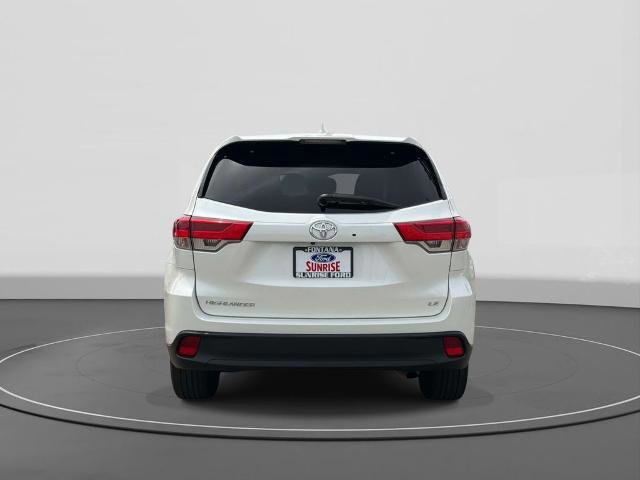 Used 2019 Toyota Highlander Plus FWD image 3