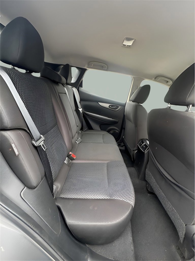 Used 2021 Nissan Rogue Sport S image 17