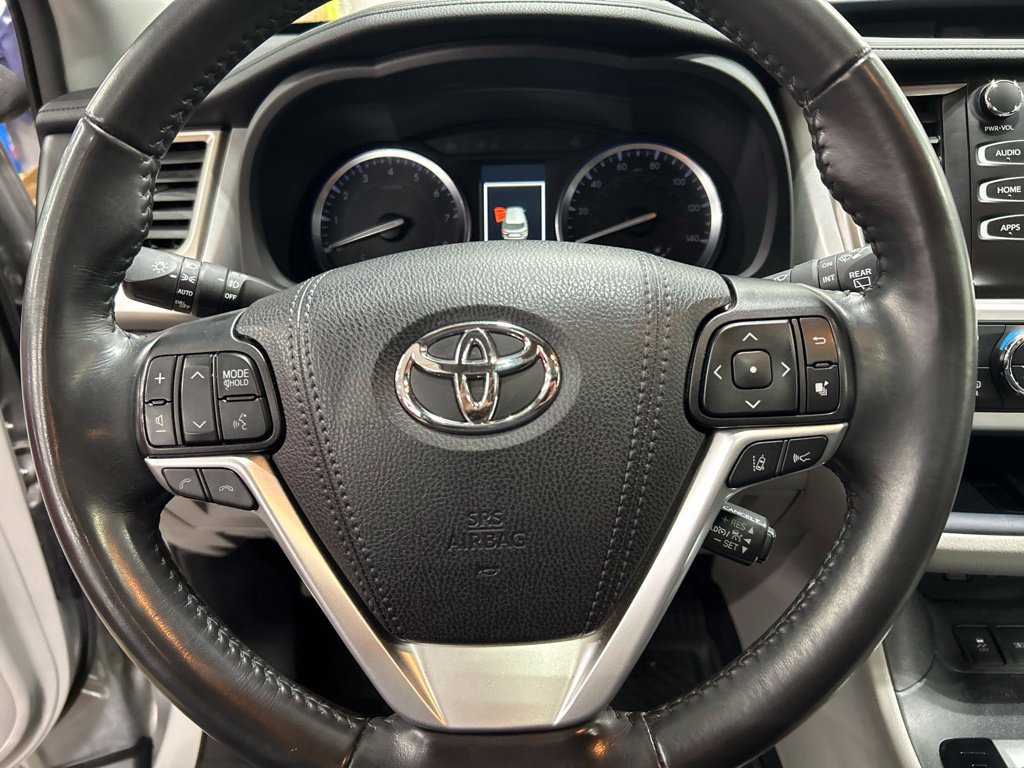 Used 2019 Toyota Highlander XLE AWD/4WD image 11