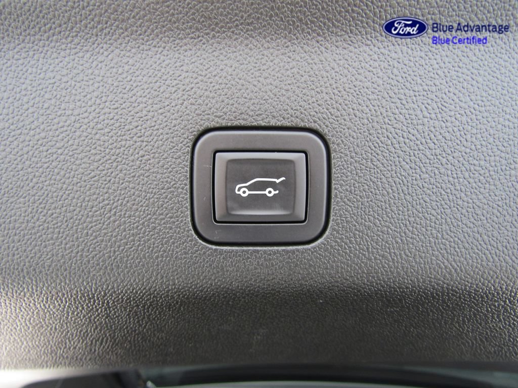 Used 2025 GMC Yukon XL AT4 w/ AT4 Premium Package AWD/4WD image 26