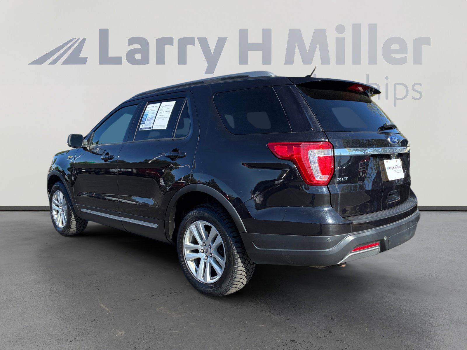 Certified 2019 Ford Explorer XLT w/ Equipment Group 202A AWD/4WD image 3
