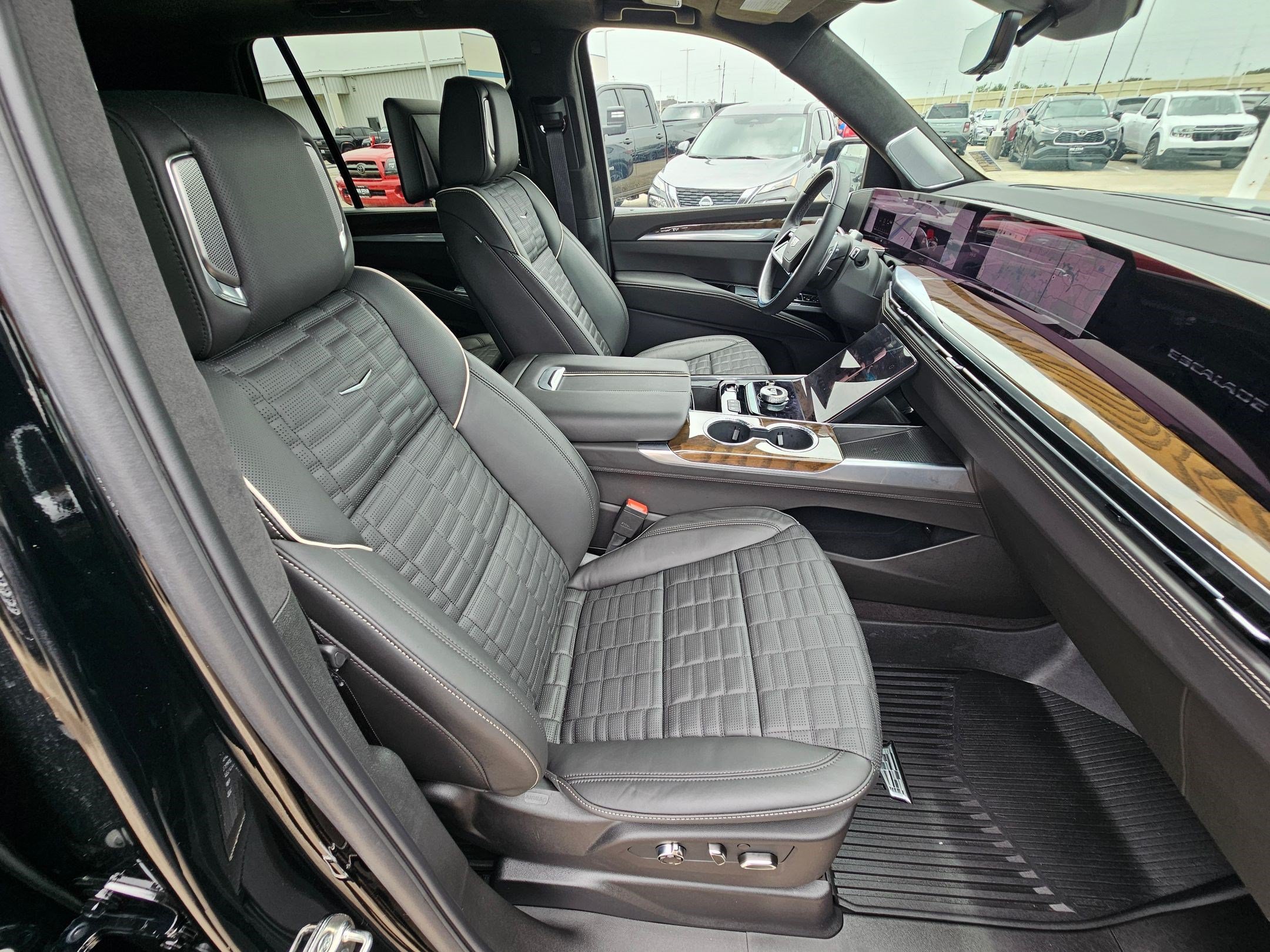 Used 2026 Cadillac Escalade Platinum Sport w/ LPO, ONYX Package AWD/4WD image 31
