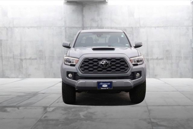 Used 2018 Toyota Tacoma TRD Sport AWD/4WD image 4