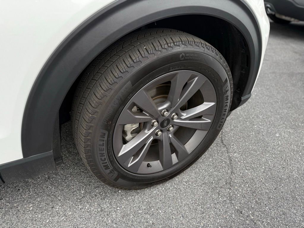 Certified 2023 Ford Explorer XLT w/ Equipment Group 202A image 10