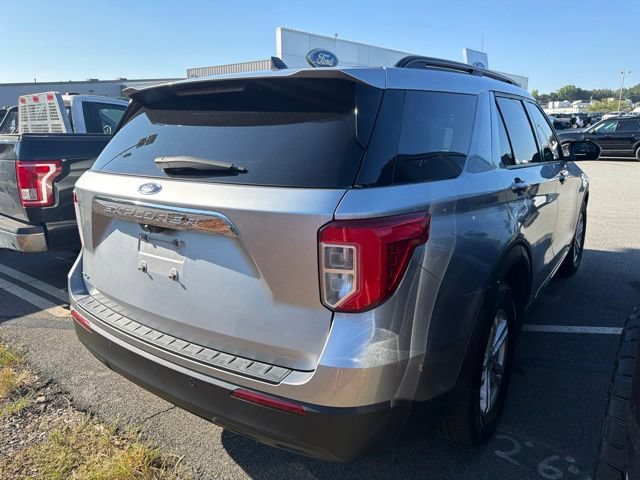 Certified 2021 Ford Explorer XLT RWD image 3