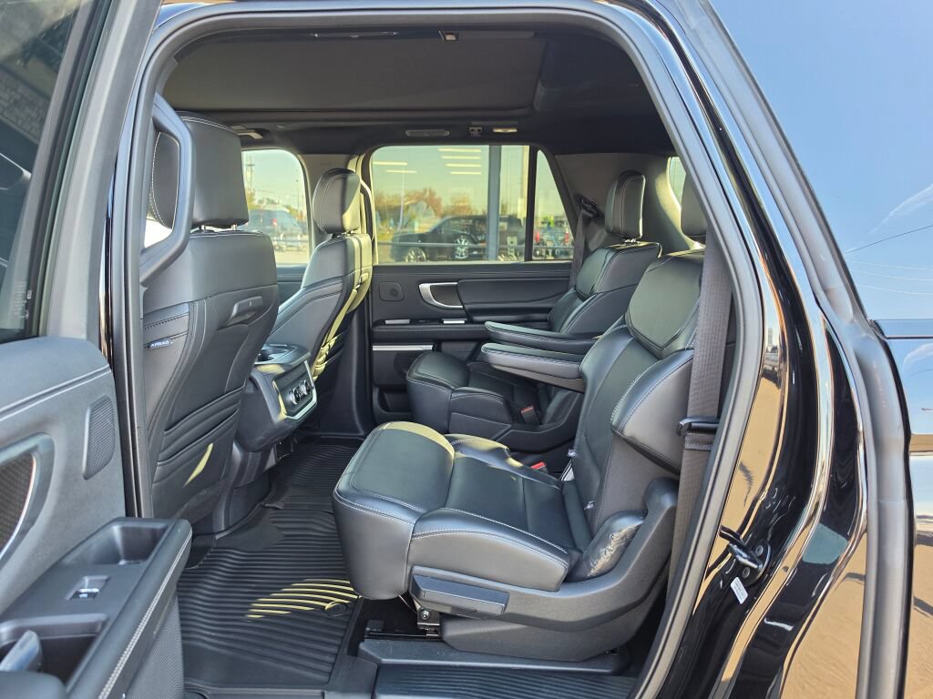 Certified 2025 Ford Expedition Max Platinum w/ Stealth Performance Package AWD/4WD image 12