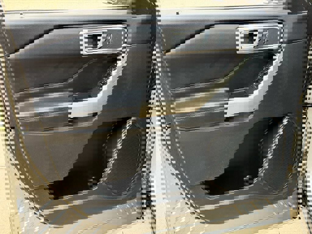 Certified 2022 Ford Explorer XLT w/ Equipment Group 202A image 19