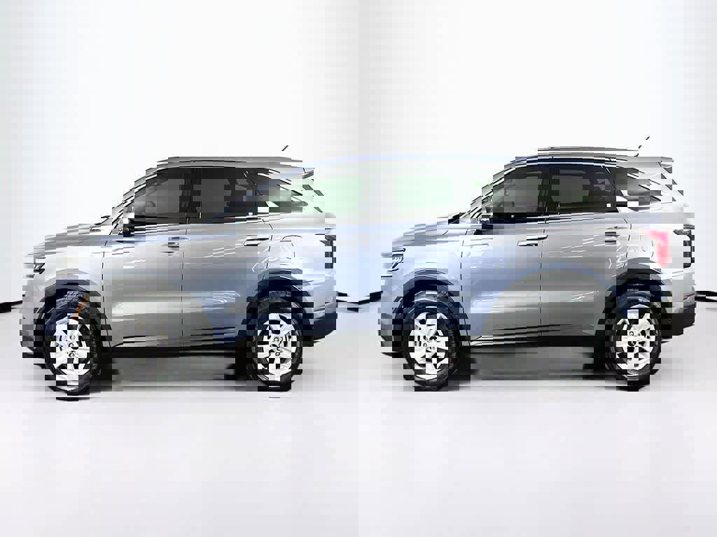 Used 2023 Kia Sorento LX image 2