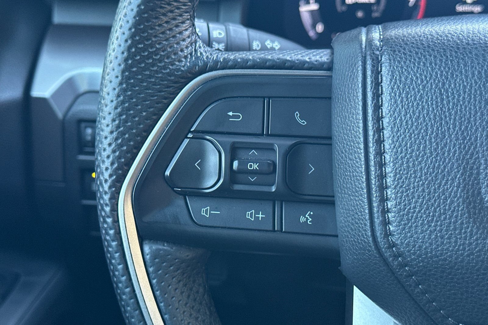 Used 2024 Toyota Tacoma TRD Sport w/ TRD Sport Premium Package AWD/4WD image 36