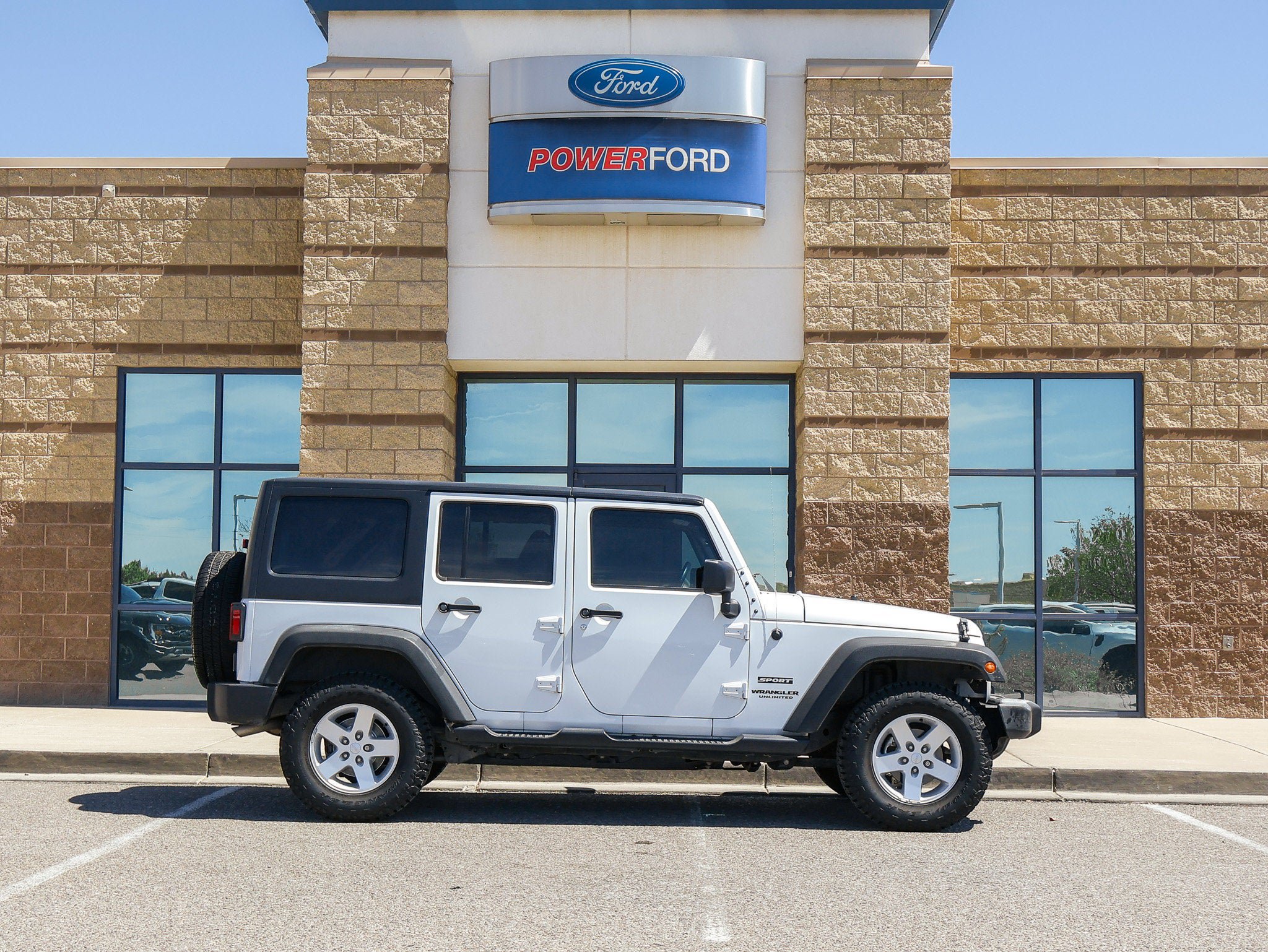 Used 2017 Jeep Wrangler Unlimited Sport w/ Quick Order Package 24S AWD/4WD image 3