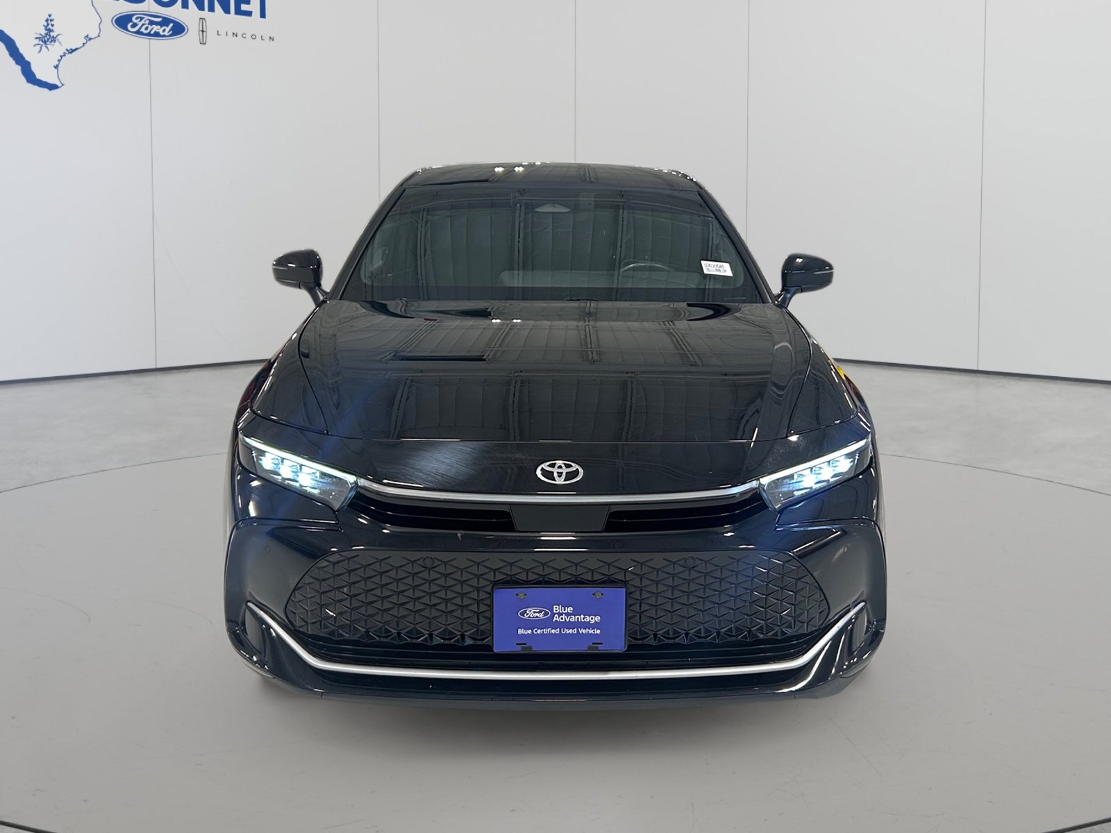 Used 2024 Toyota Crown AWD/4WD image 2
