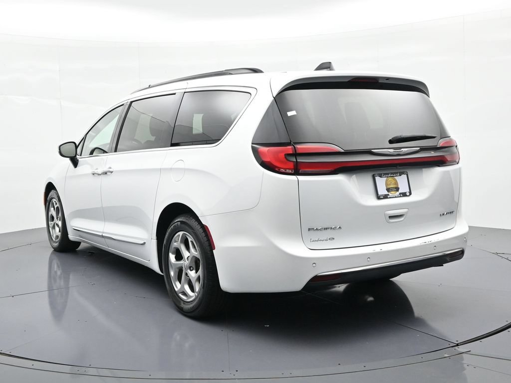 Used 2023 Chrysler Pacifica Limited FWD image 8