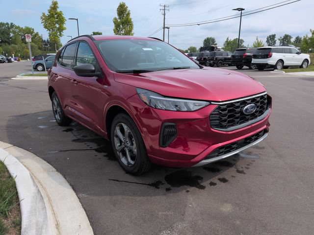 Certified 2024 Ford Escape ST-Line w/ Tech Pack #1 AWD/4WD image 7
