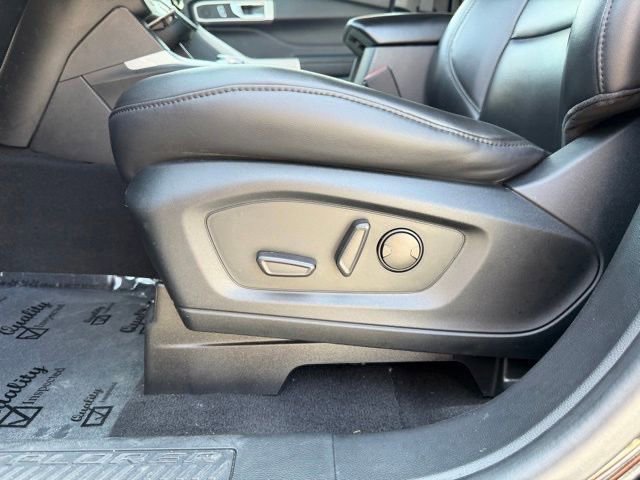 Certified 2021 Ford Explorer XLT w/ Equipment Group 202A RWD image 9