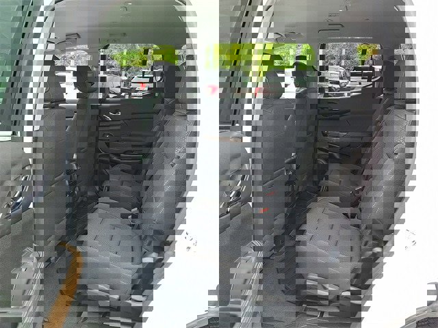 Used 2023 GMC Acadia SLE w/ Driver Convenience Package image 17