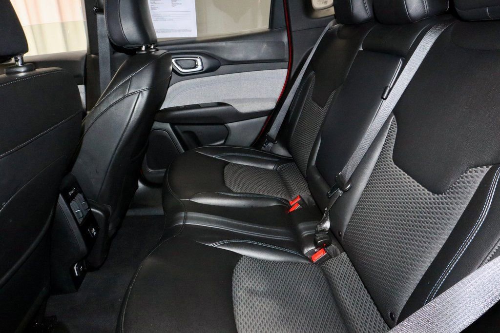 Used 2025 Jeep Compass Latitude image 22