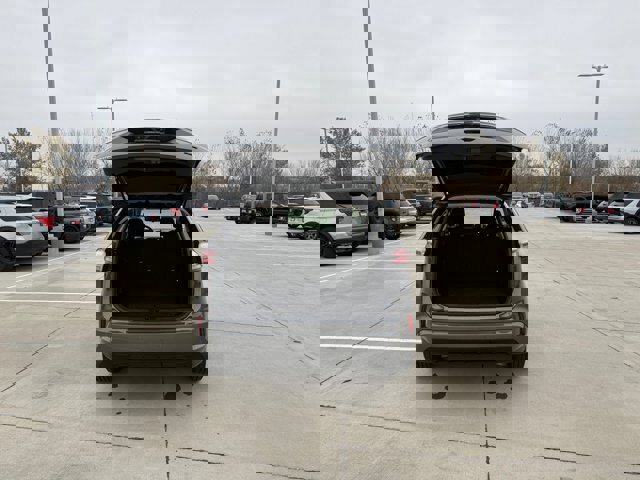 Certified 2022 Ford Edge SE w/ Black Appearance Package image 18