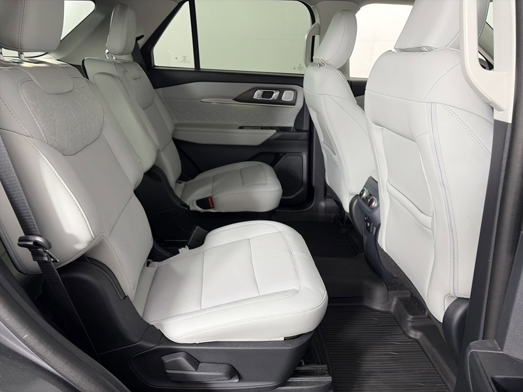 Certified 2025 Ford Explorer Platinum w/ LUX Leather Package image 29