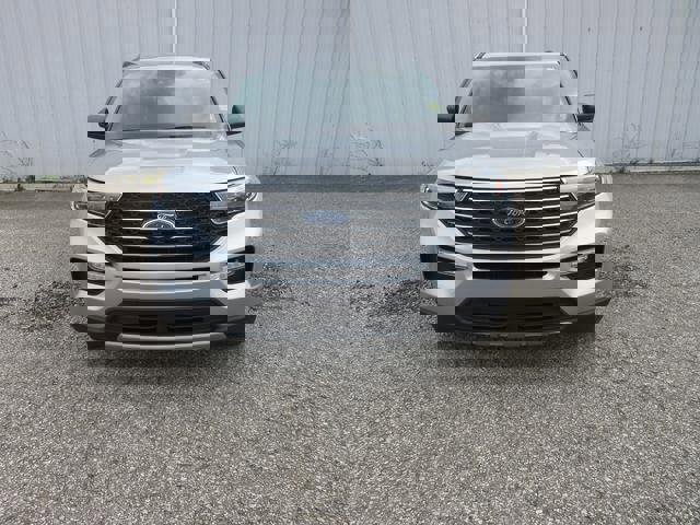 Certified 2022 Ford Explorer XLT w/ Equipment Group 202A image 8