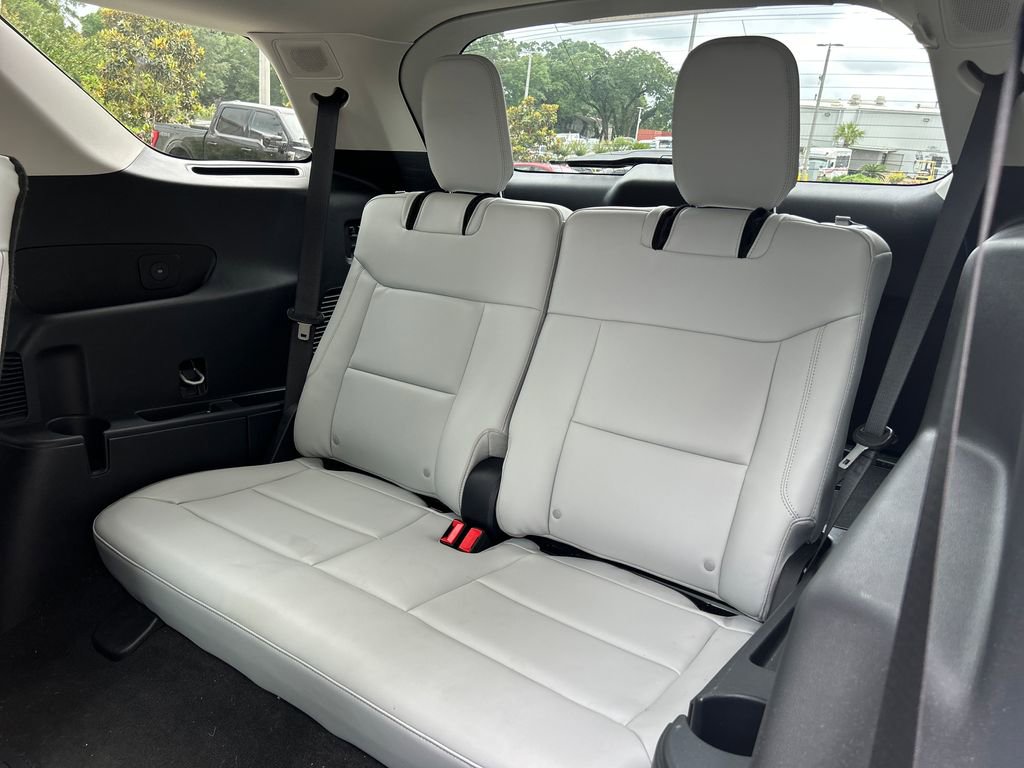 Certified 2025 Ford Explorer Platinum w/ Ultimate Package AWD/4WD image 15