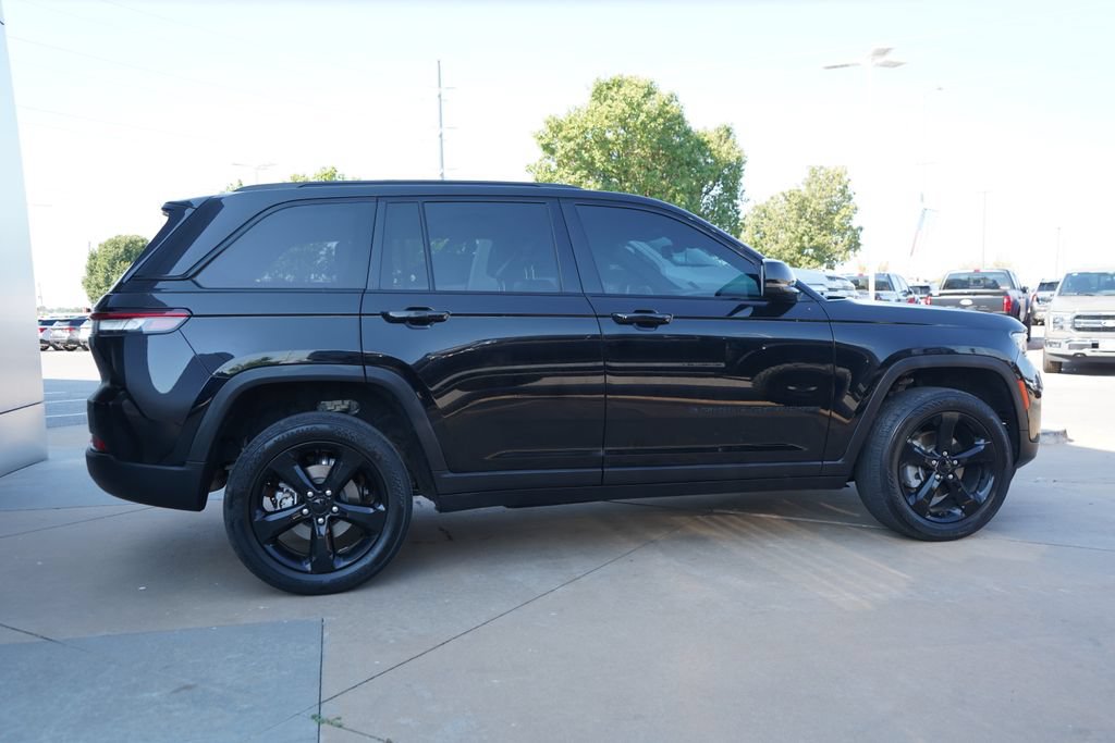 Used 2022 Jeep Grand Cherokee Altitude AWD/4WD image 10