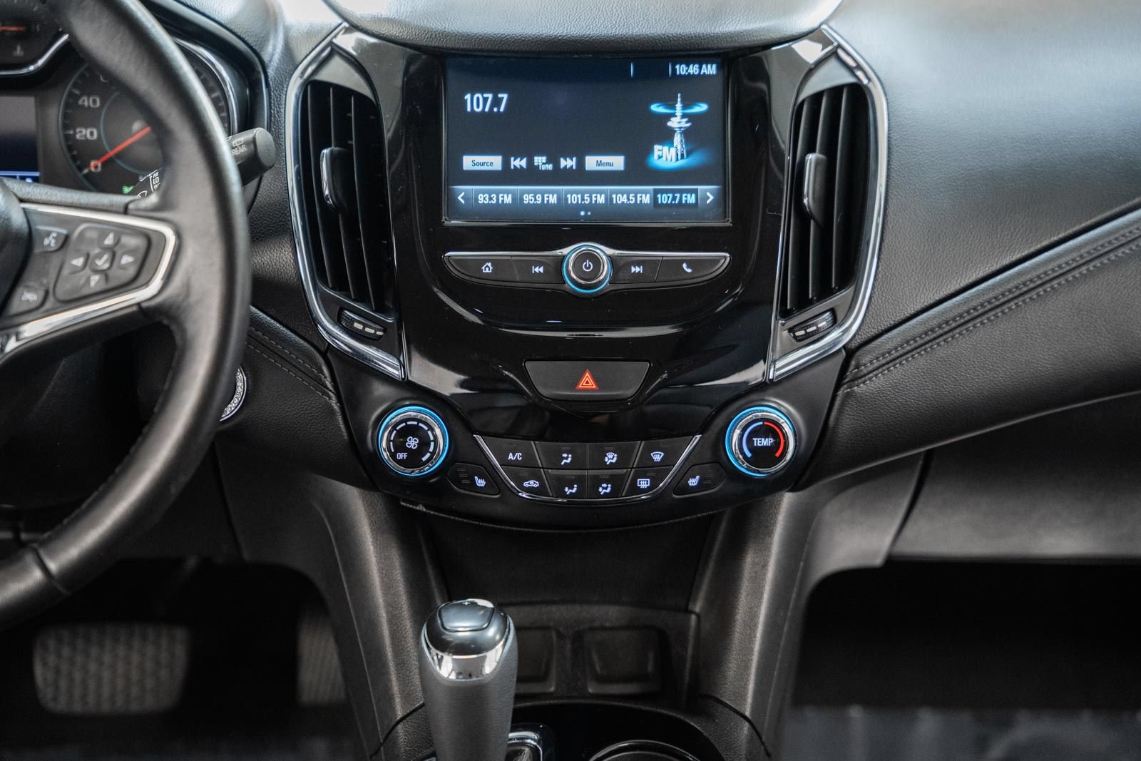 Used 2018 Chevrolet Cruze Premier FWD image 18