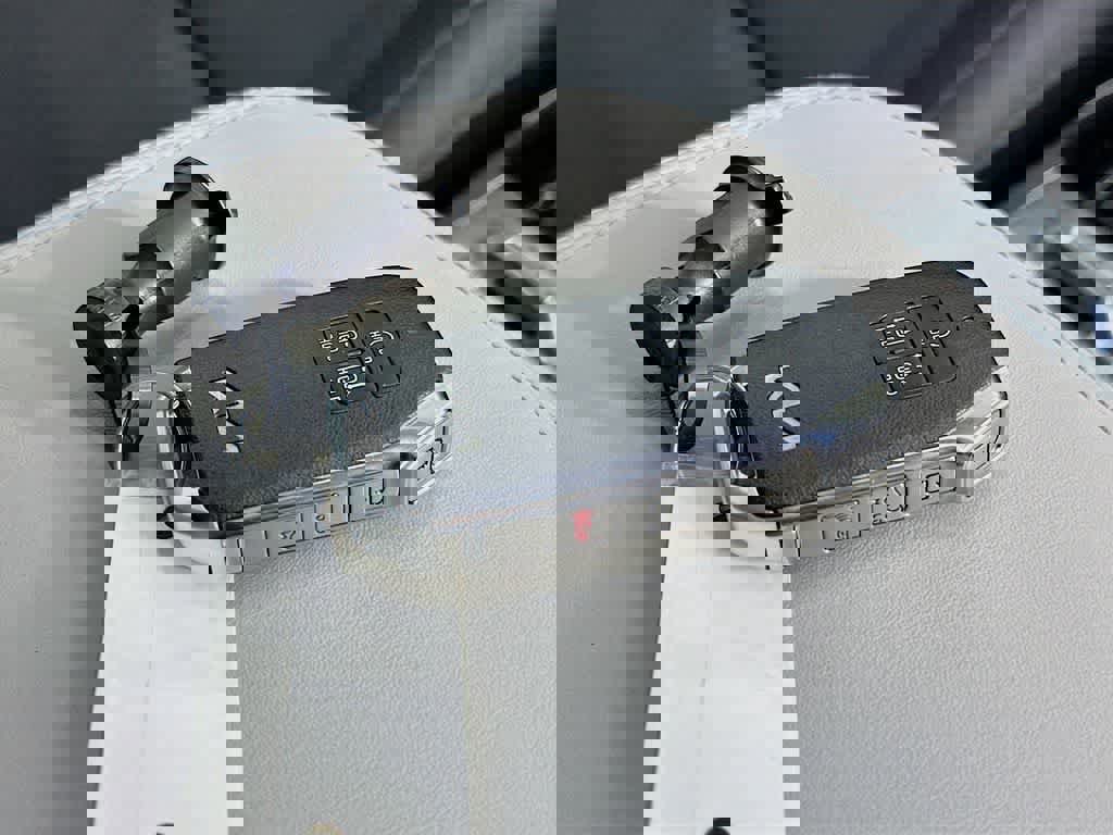 Used 2023 Kia Carnival SX Prestige image 25