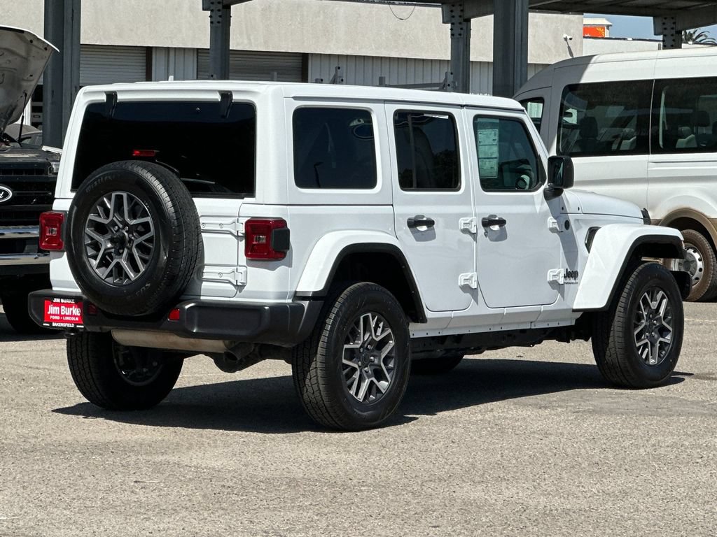 Used 2025 Jeep Wrangler Unlimited Sahara AWD/4WD image 3