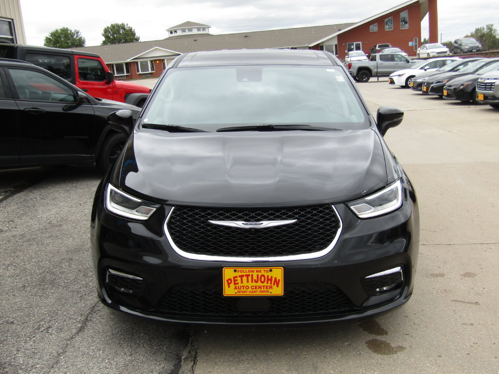 Used 2023 Chrysler Pacifica Touring-L FWD image 13
