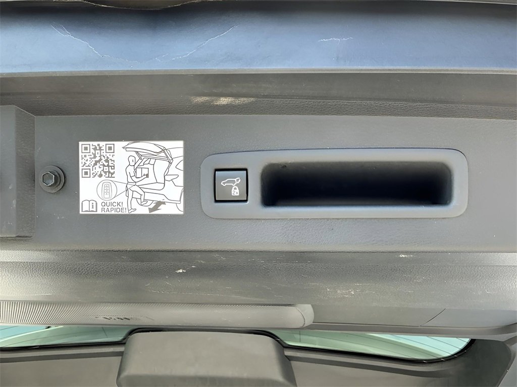 Used 2021 Toyota Sienna Platinum image 26