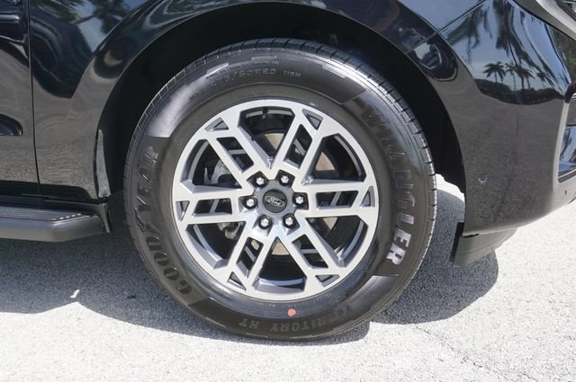 Certified 2025 Ford Expedition Active RWD image 21