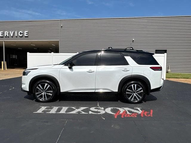 Used 2025 Nissan Pathfinder Platinum FWD image 2
