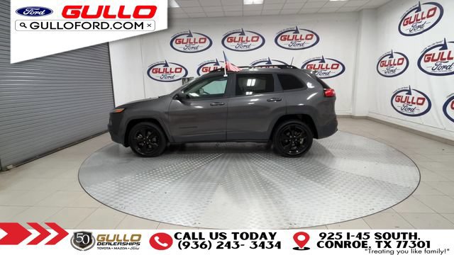 Used 2018 Jeep Cherokee Latitude w/ Altitude Package FWD image 5