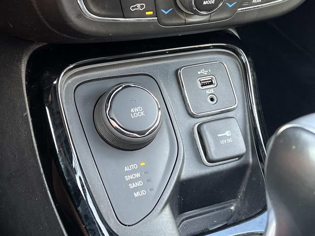 Used 2021 Jeep Compass Limited w/ Sun and Sound Group AWD/4WD image 23