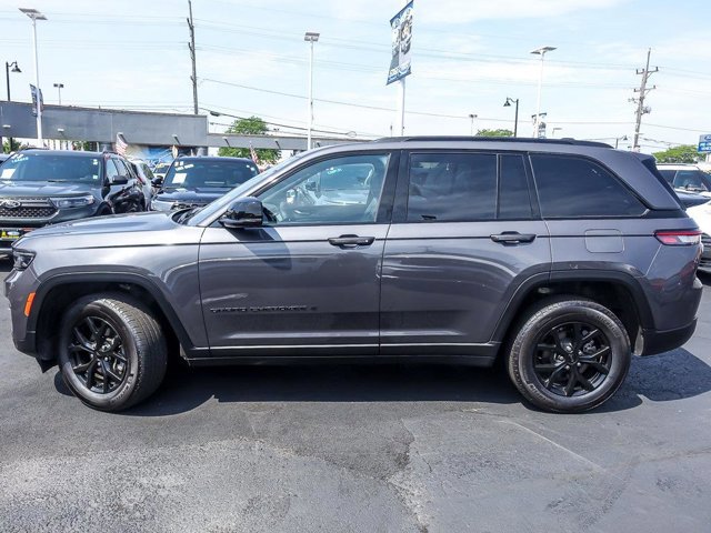 Used 2024 Jeep Grand Cherokee Altitude AWD/4WD image 6
