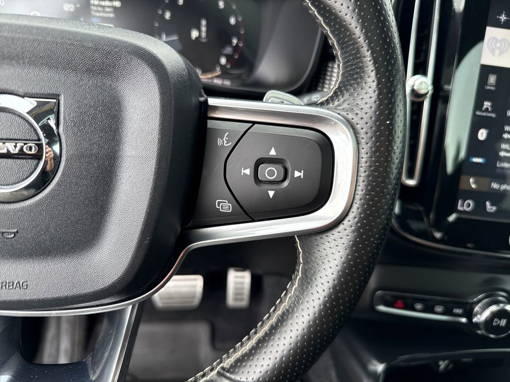 Used 2019 Volvo XC40 T5 R-Design image 16