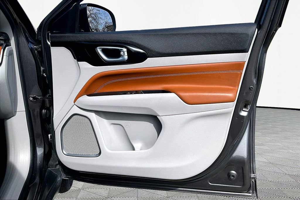 Used 2022 Jeep Compass Limited image 24