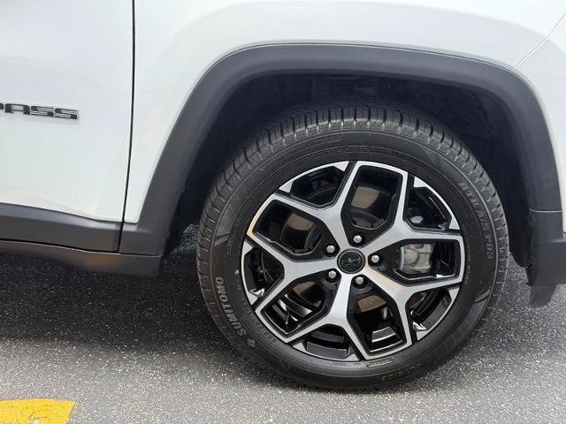 Used 2025 Jeep Compass Limited AWD/4WD image 8