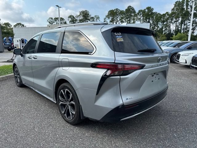 Used 2025 Toyota Sienna Platinum FWD image 9