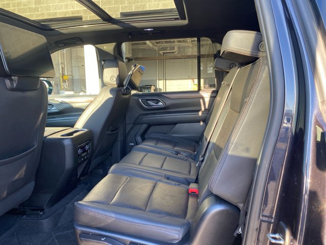 Used 2023 Chevrolet Suburban High Country w/ Premium Package 2 AWD/4WD image 17