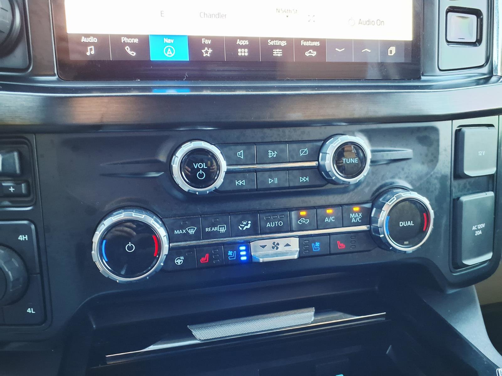 Certified 2023 Ford F450 Lariat w/ Tow Technology Package image 26