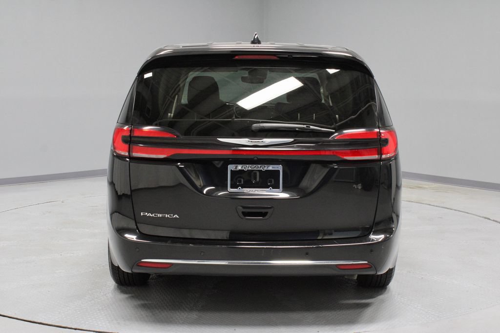 Used 2024 Chrysler Pacifica Touring-L FWD image 11