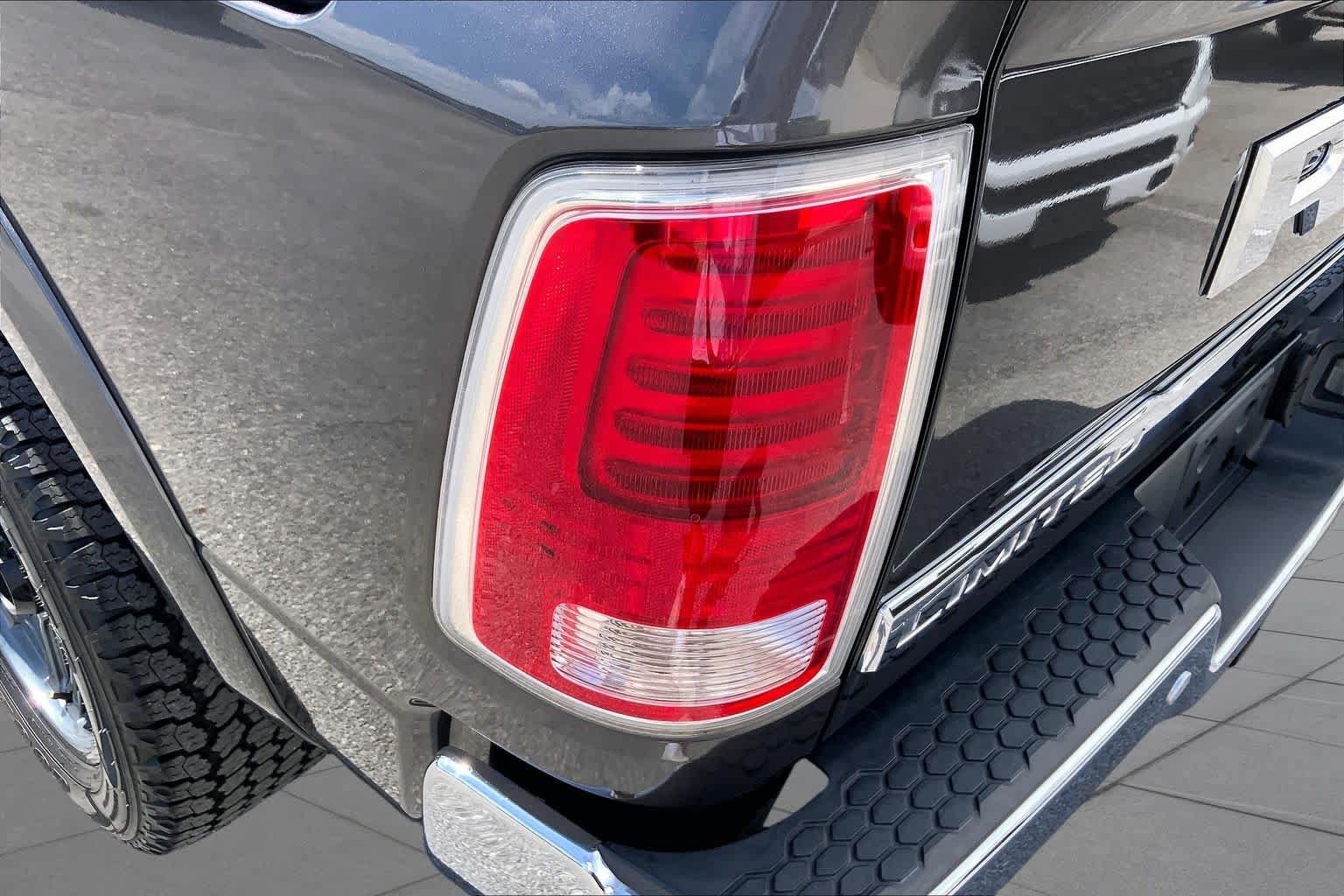 Used 2018 RAM 3500 Laramie Longhorn AWD/4WD image 29