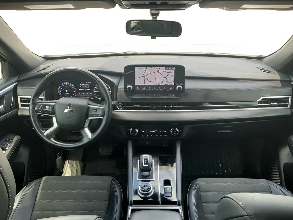 Used 2024 Mitsubishi Outlander SE Black Edition FWD image 17