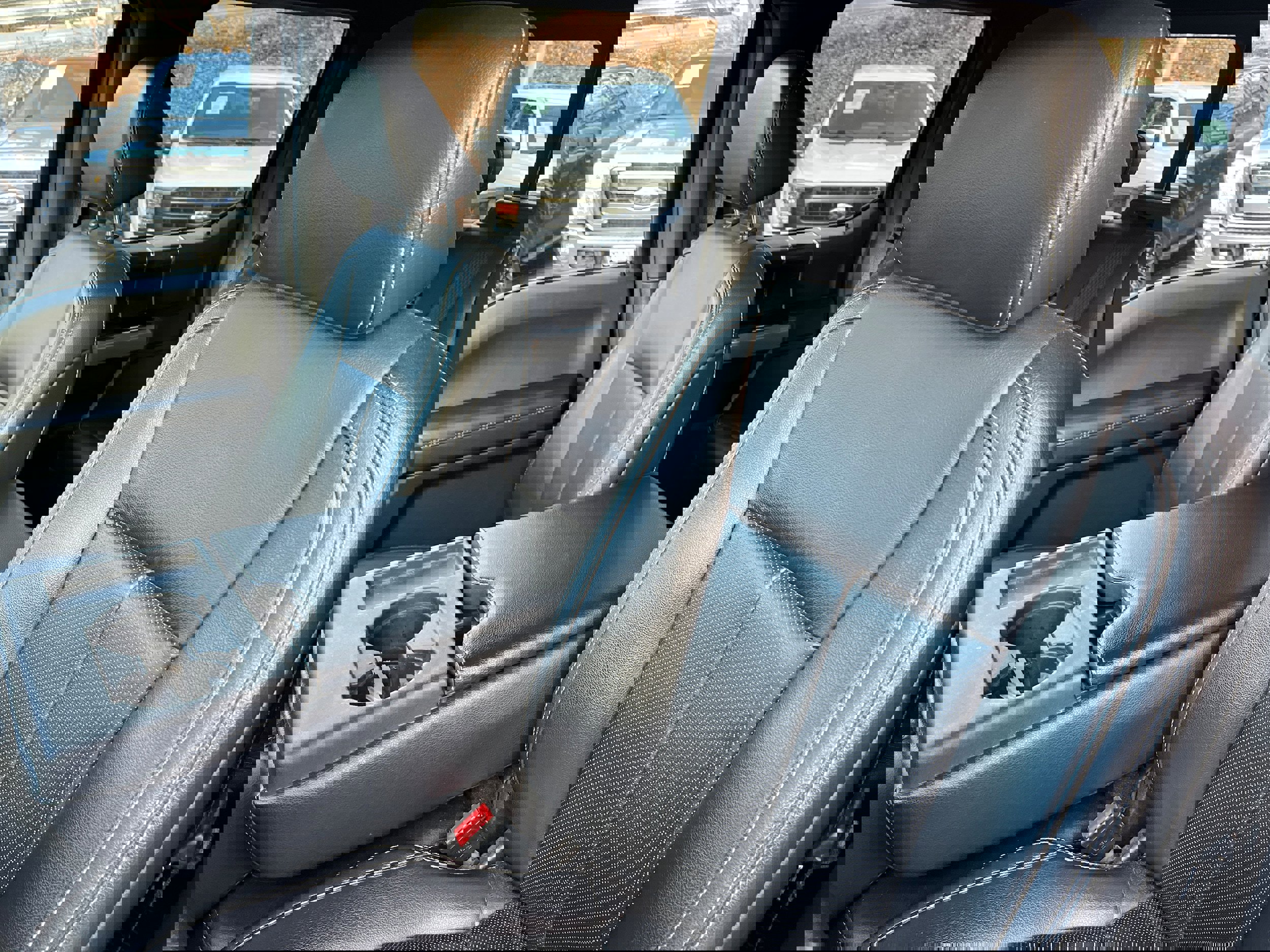 Certified 2022 Ford F250 Lariat w/ Black Appearance Package image 8